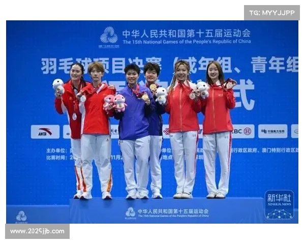 黄东萍颁奖前抱桶呕吐仍言热爱：拼搏精神引爆全场掌声